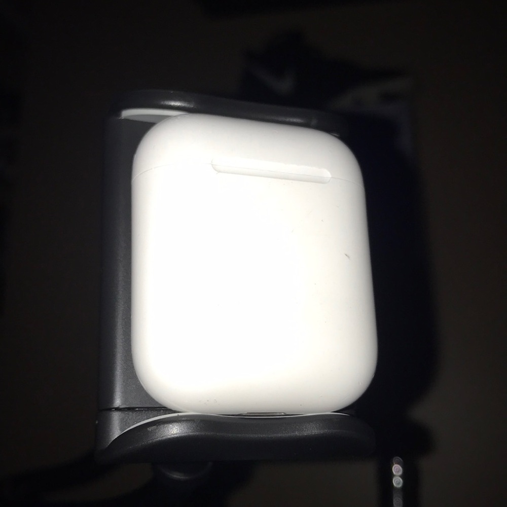 Apple AirPod CASE mid condition